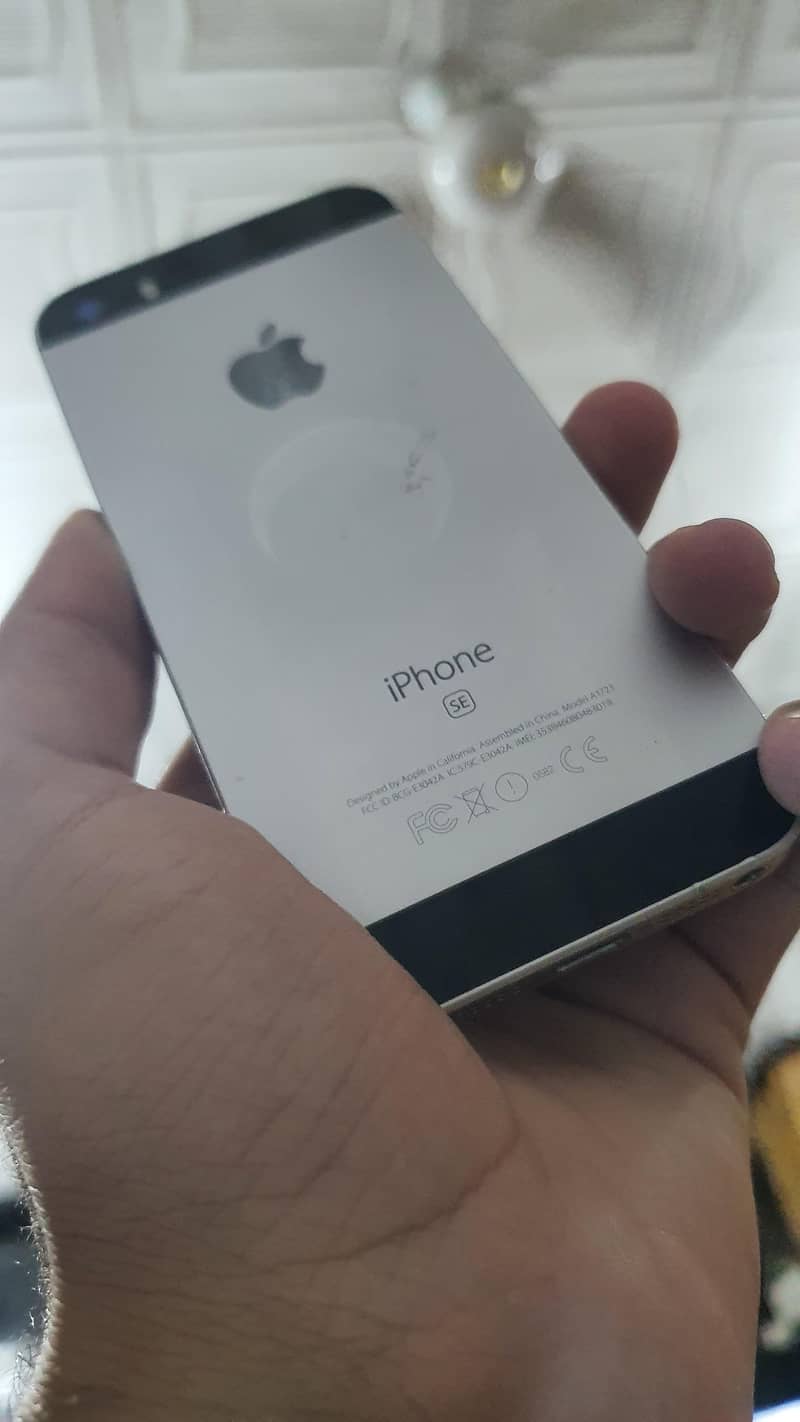 Apple iPhone 5se 0