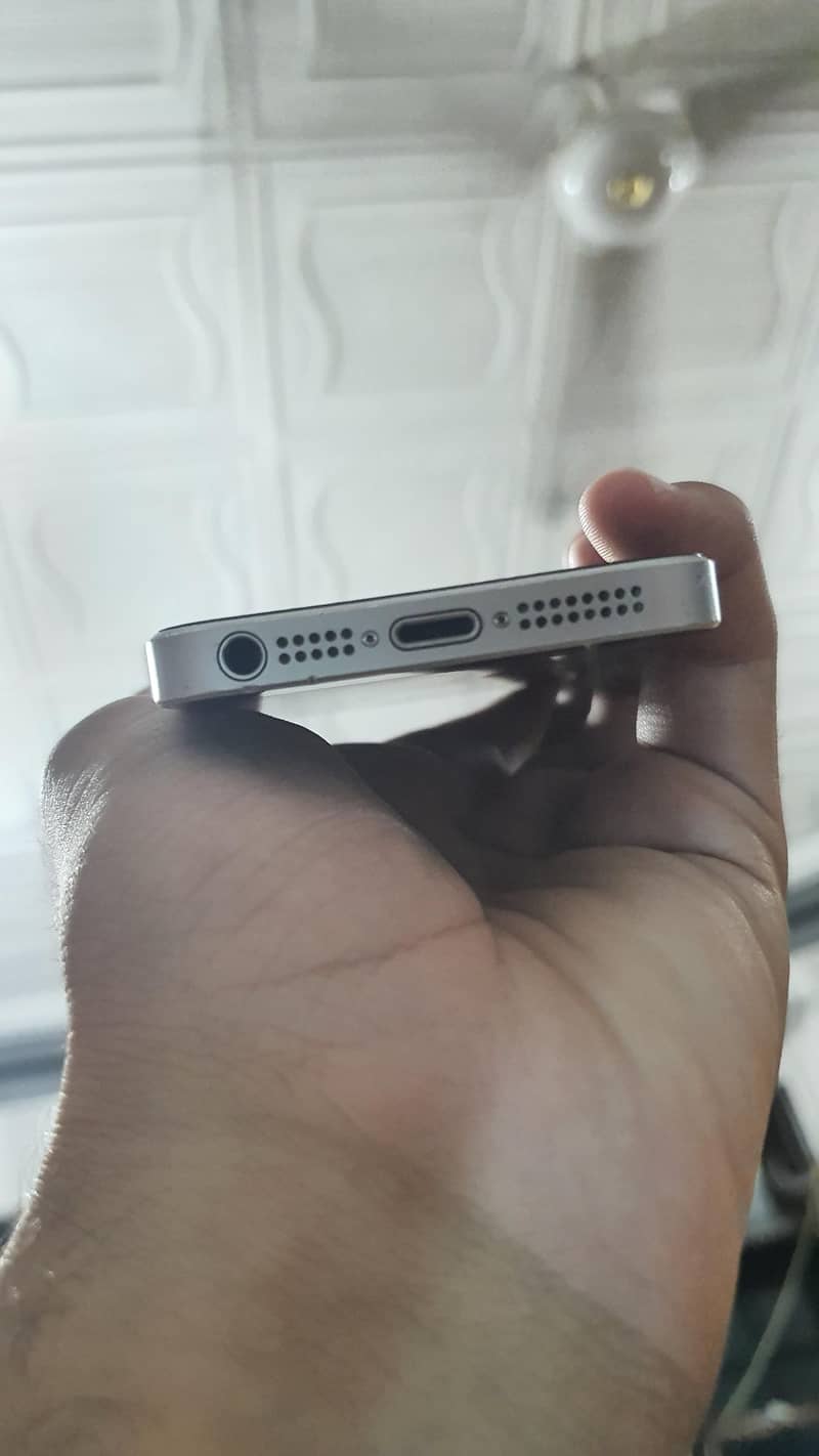 Apple iPhone 5se 2