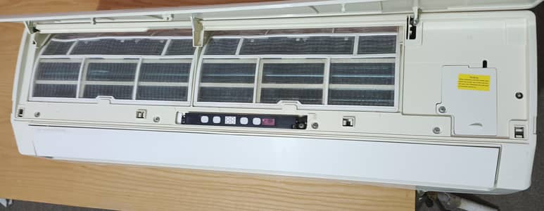 Gree 1.5 Ton, Non inverter Ac 10/10 condition