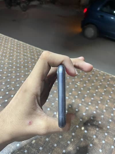 iPhone 11 condition 10/10 64 gb jv
