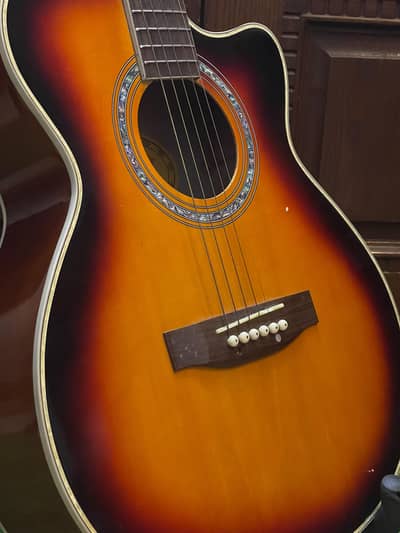 Accoustic jambo guitar in new condition