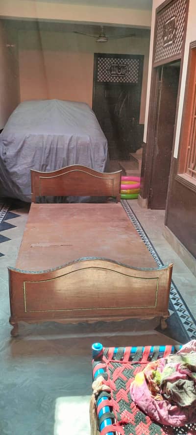 bed for sale urgent plz call 03004831673