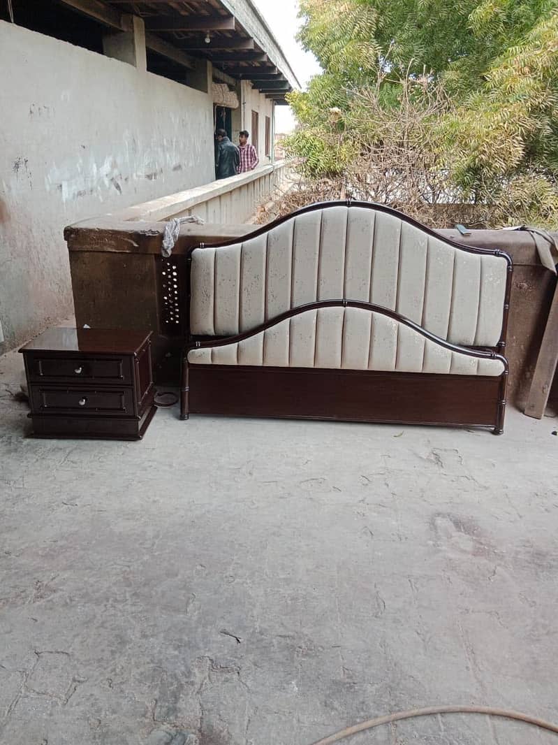 Solid wood bed 0
