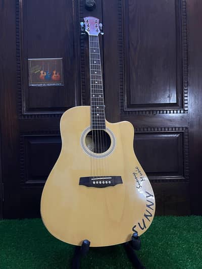 WASHBURN ORIGINAL ACCOUSTIC GUITAR IN NEW CONDITION