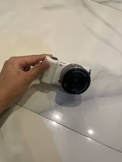 Sony alpha 5000 (a5000)