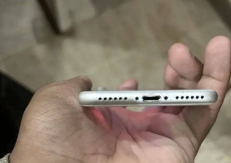 Apple iPhone 7 2