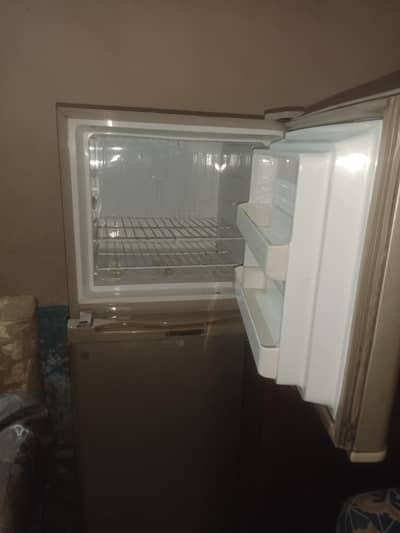 Dawlance refrigerator for sale (compressor jam)