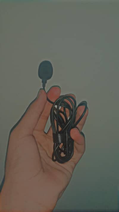 The new microphone in metallic black colour and 10%10 condition