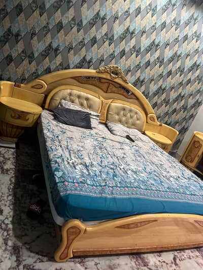 Bed almri and dressing table or show Case for sale