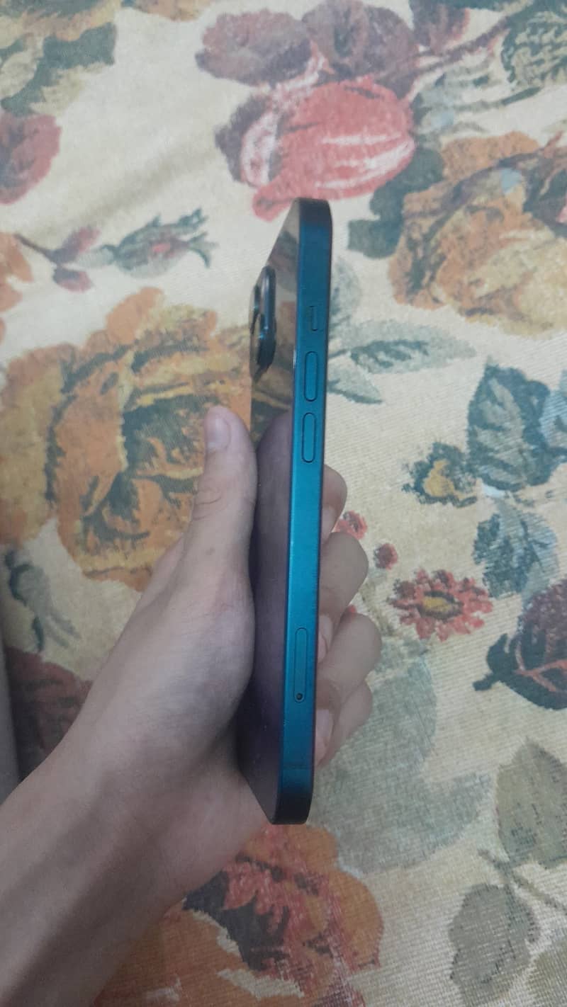 Iphone 13 4