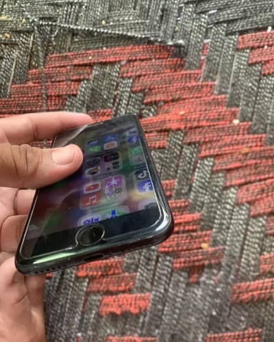 Apple iPhone 7