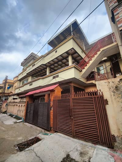 3 bedroom tv lounge drawing upper portion For Rent gas available Pani water supply electricity metres separate installed