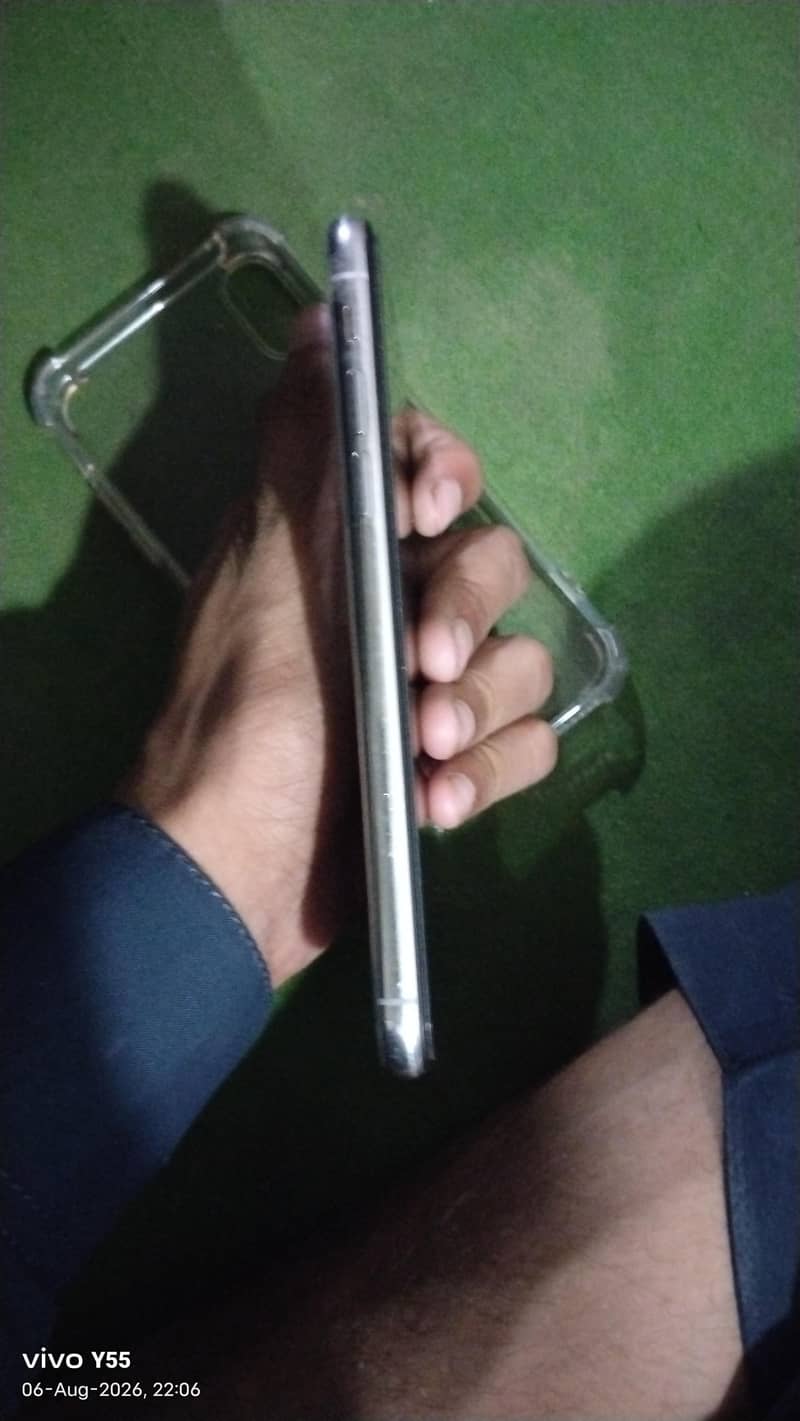 Apple iPhone X 4