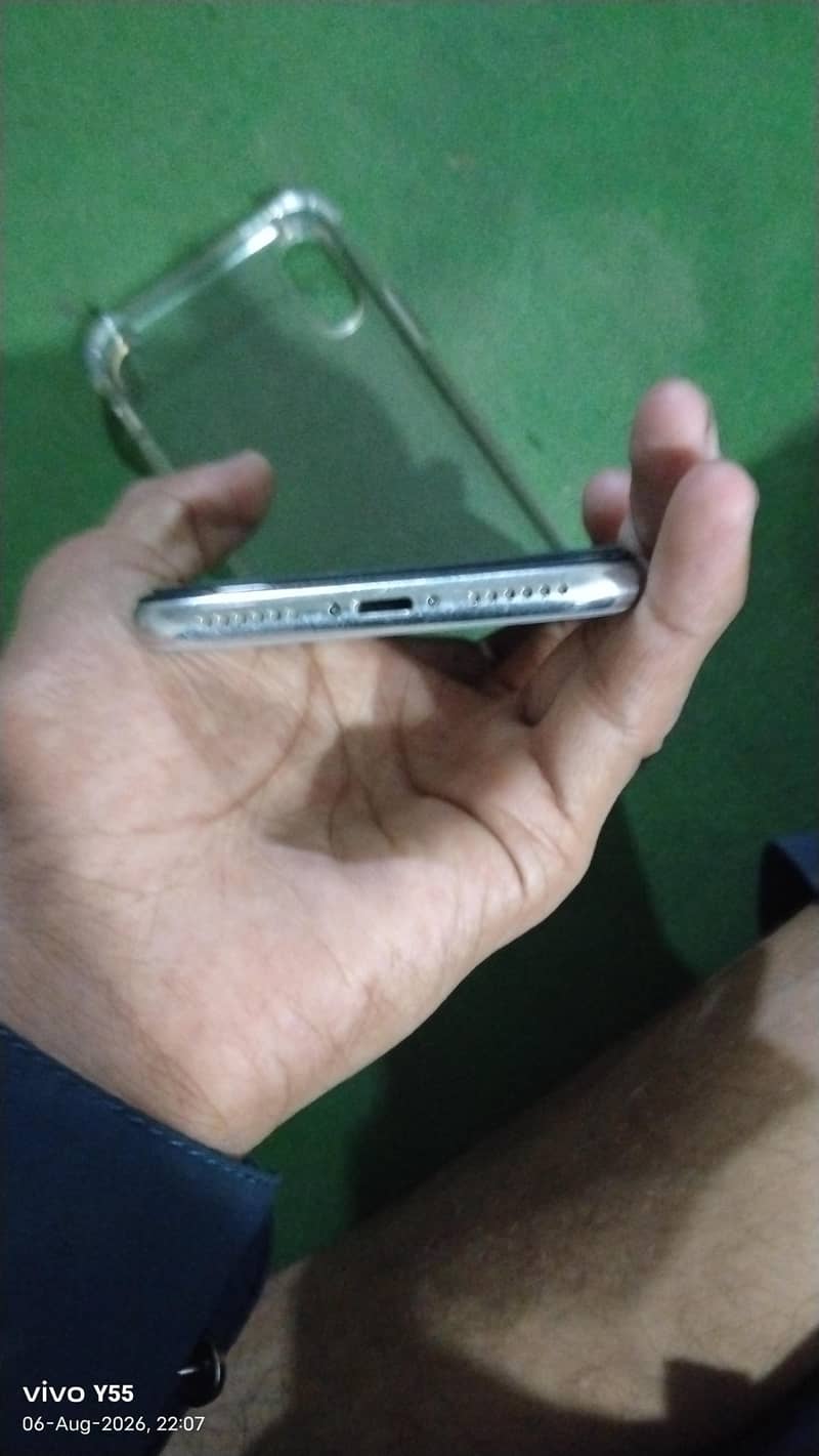 Apple iPhone X 5