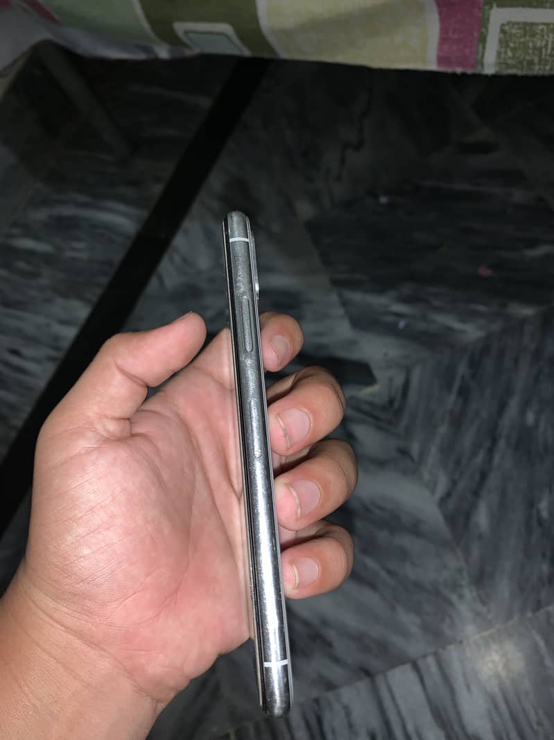 Apple iPhone X 3