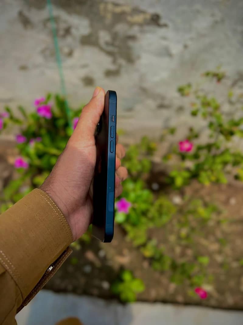 Apple iPhone 14 5
