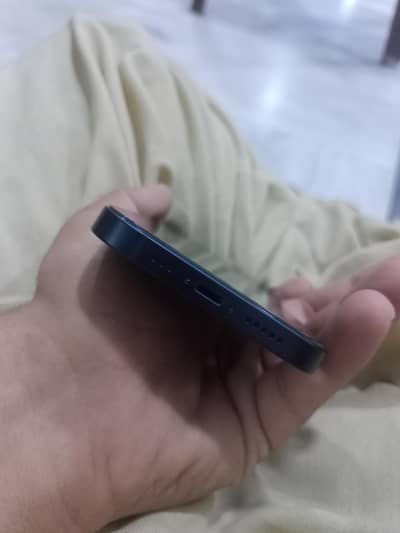 Apple iPhone 13 only 6 days us full warnty