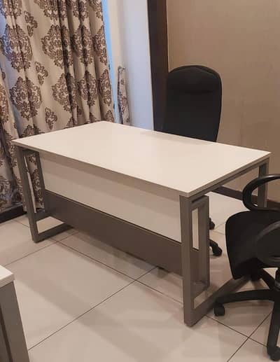 Office Table – 2.5 ft × 5 ft