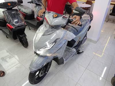 Yadea Velax