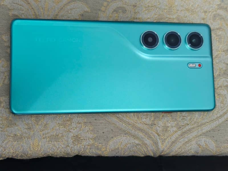 Tecno CAMON 40 0