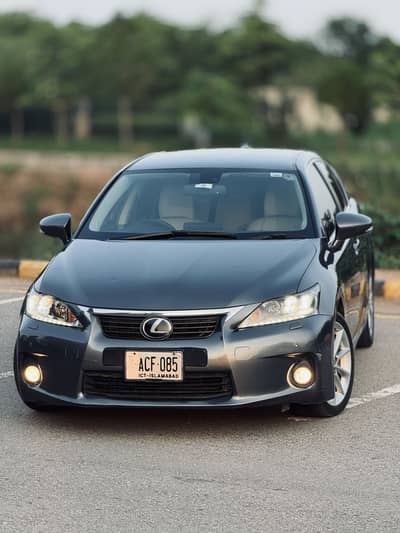 Lexus CT200h 2013 Top of the line