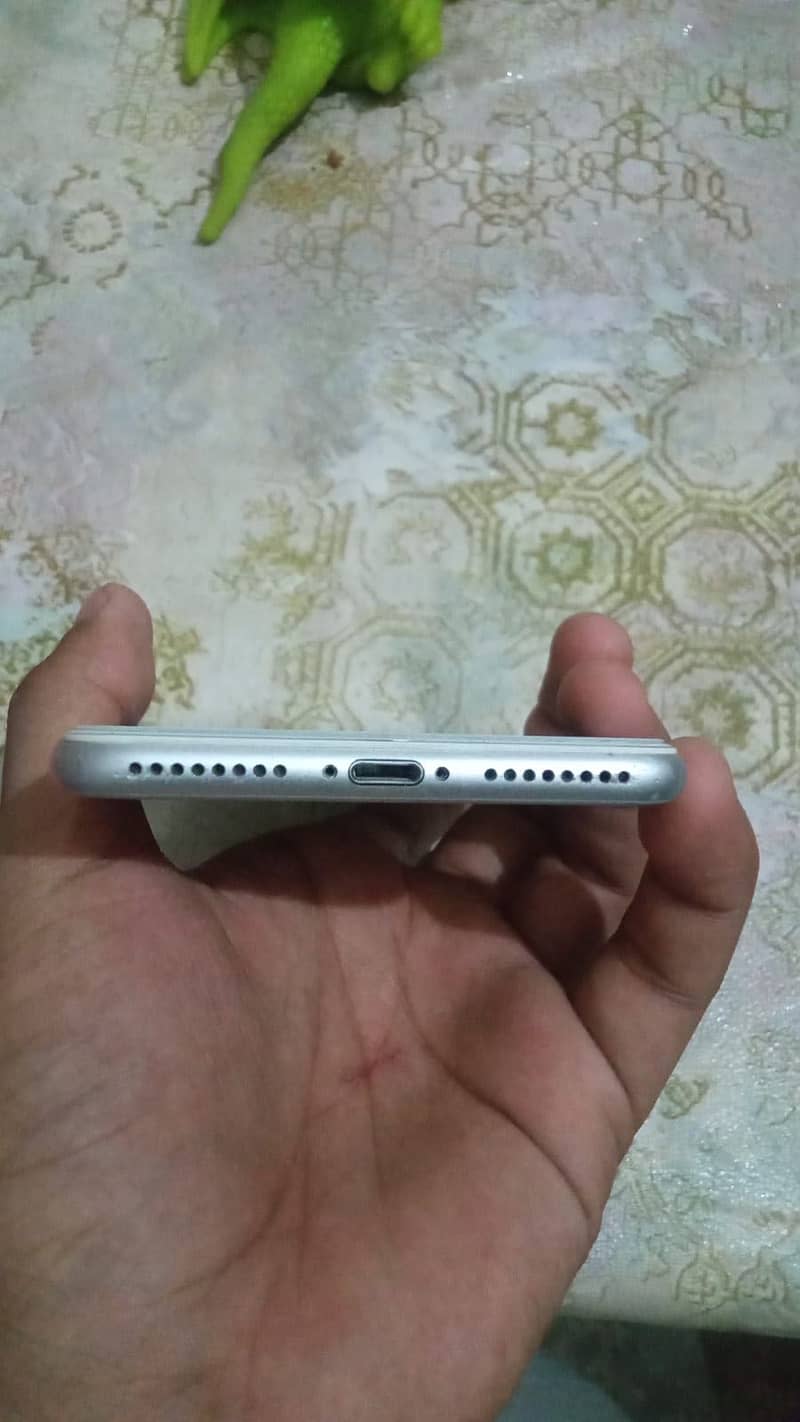 Apple iPhone 7 Plus 3