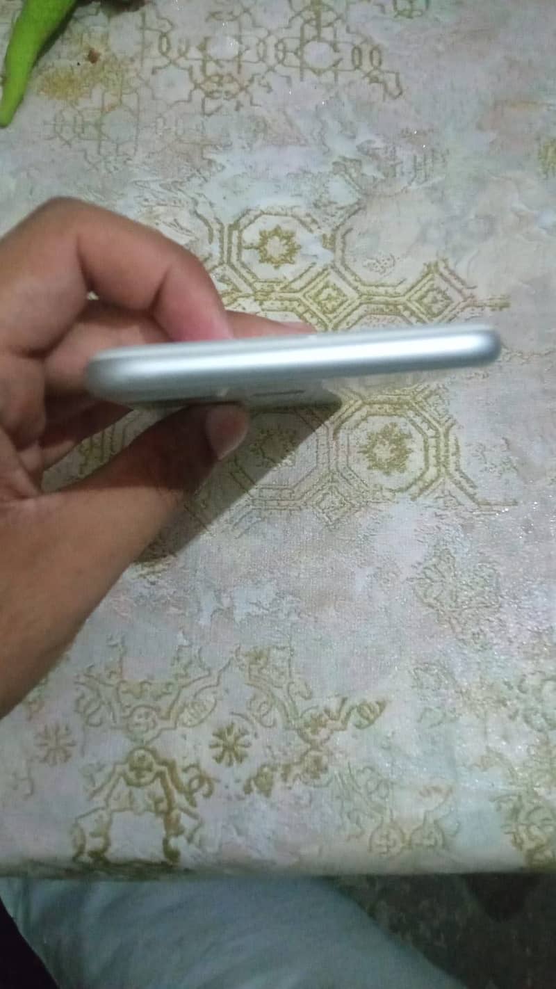 Apple iPhone 7 Plus 6