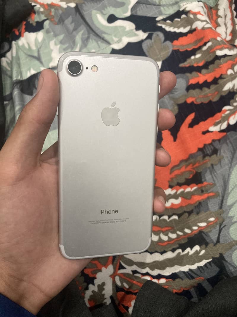 Apple iPhone 7 1
