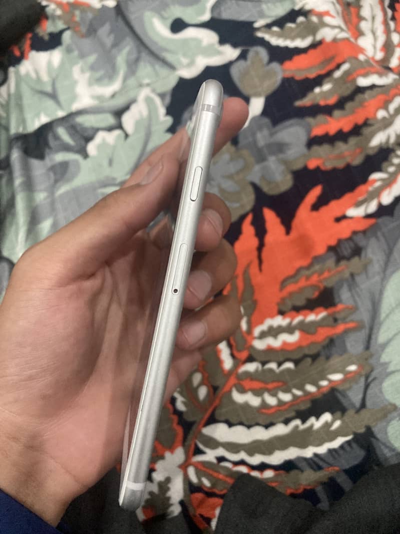 Apple iPhone 7 3