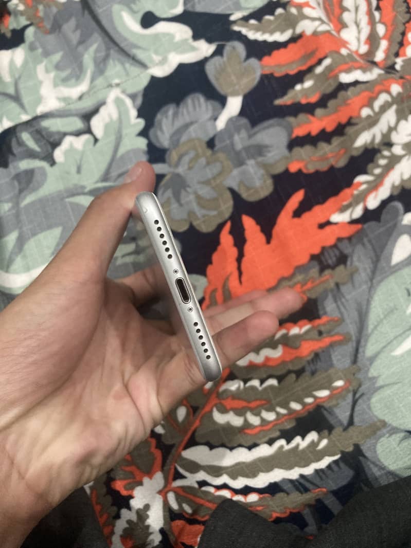 Apple iPhone 7 4