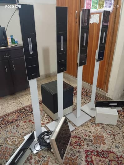 Philips cineos wireless  stand speaker