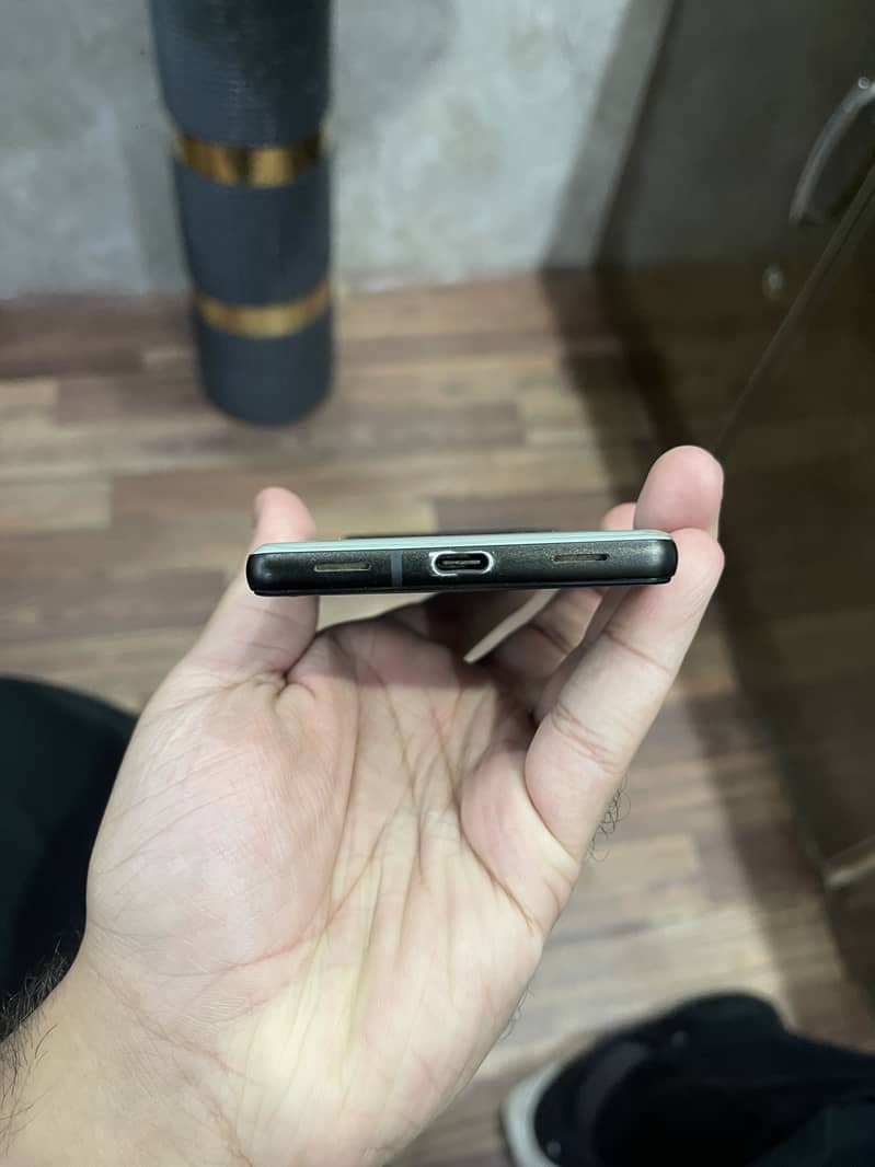 Google Pixel 6a 5