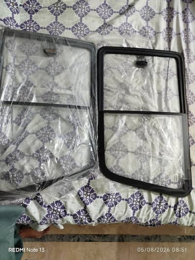 Suzuki Bolan sliding glass