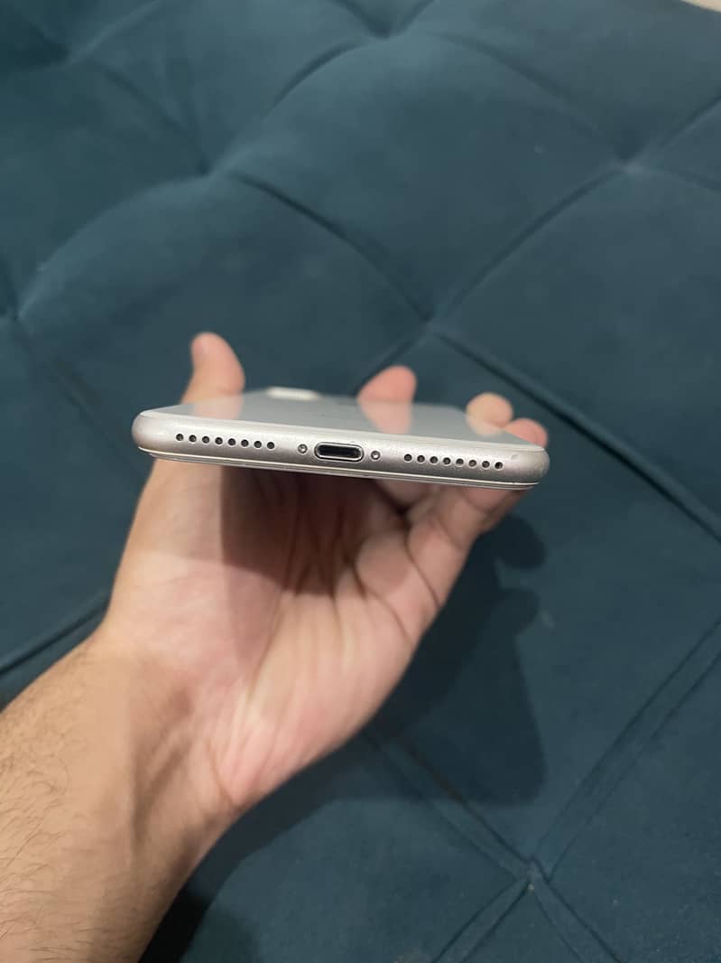 Apple iPhone 8 Plus 4