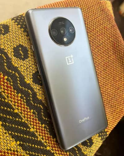 one plus 7T 8+128 Gb snapdragons  processor
