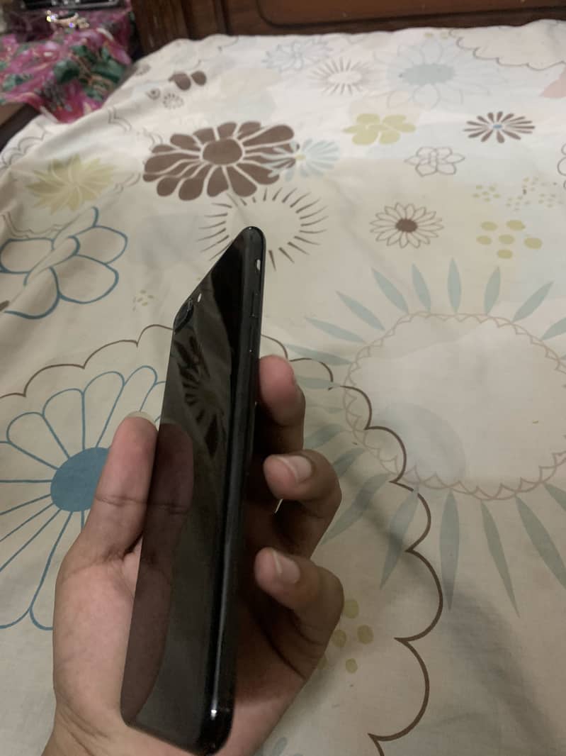 Apple iPhone 7 Plus 2