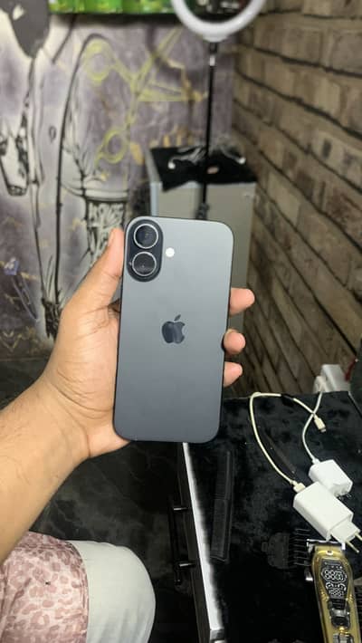 Apple iPhone 16