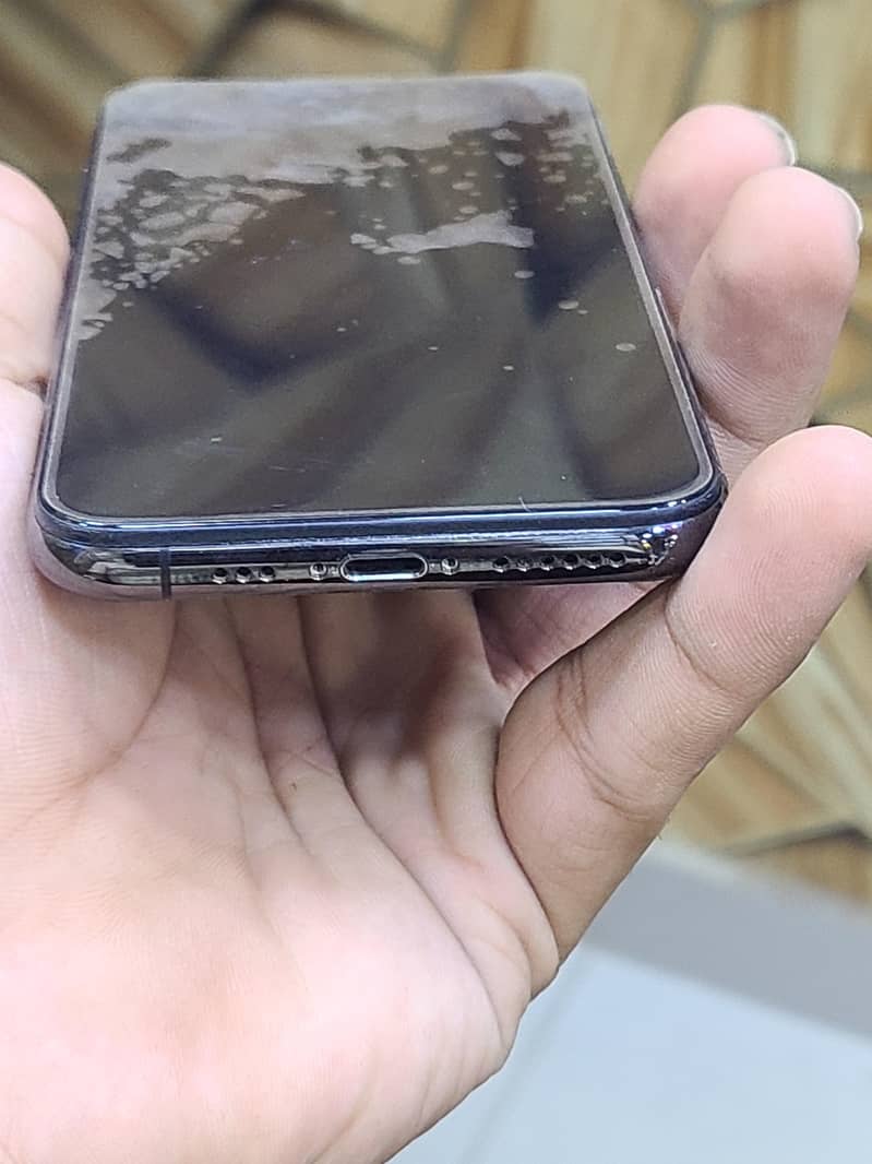 Apple iPhone X 3