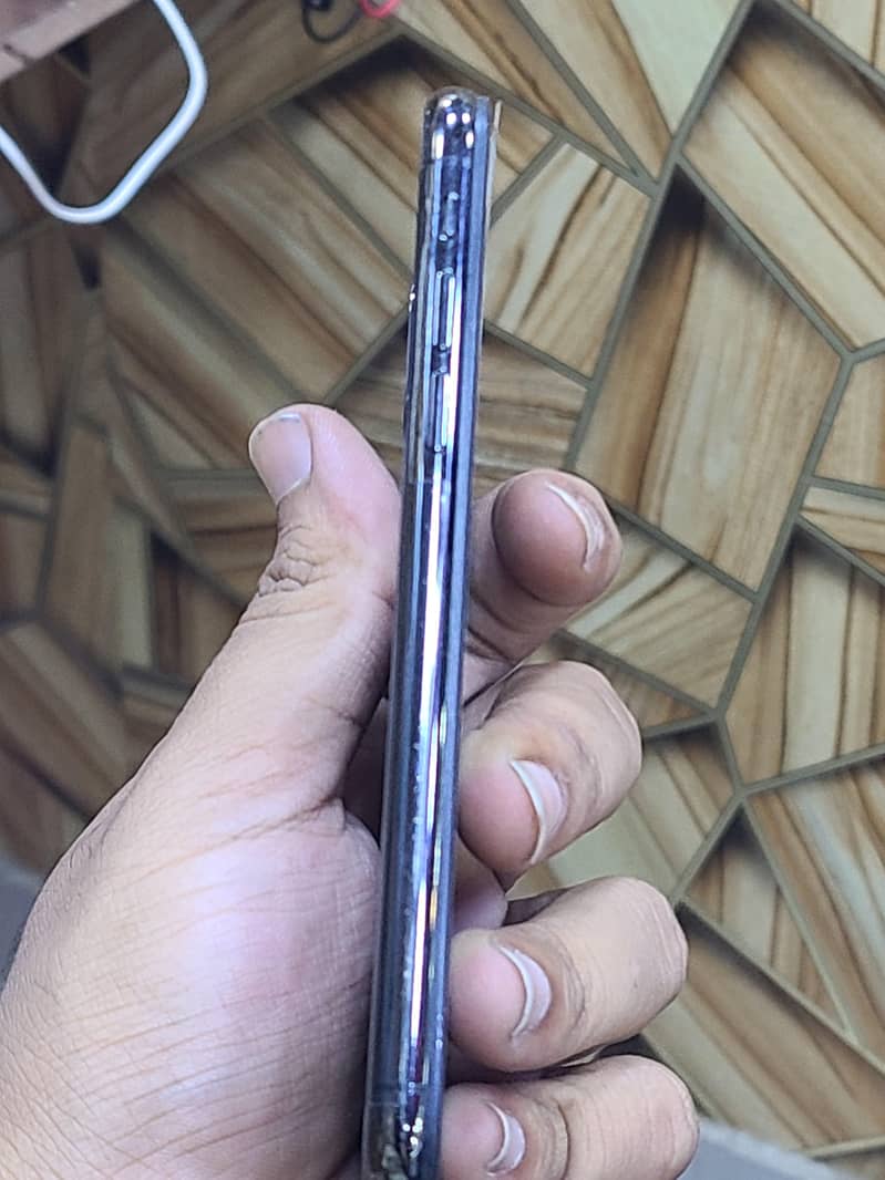 Apple iPhone X 4