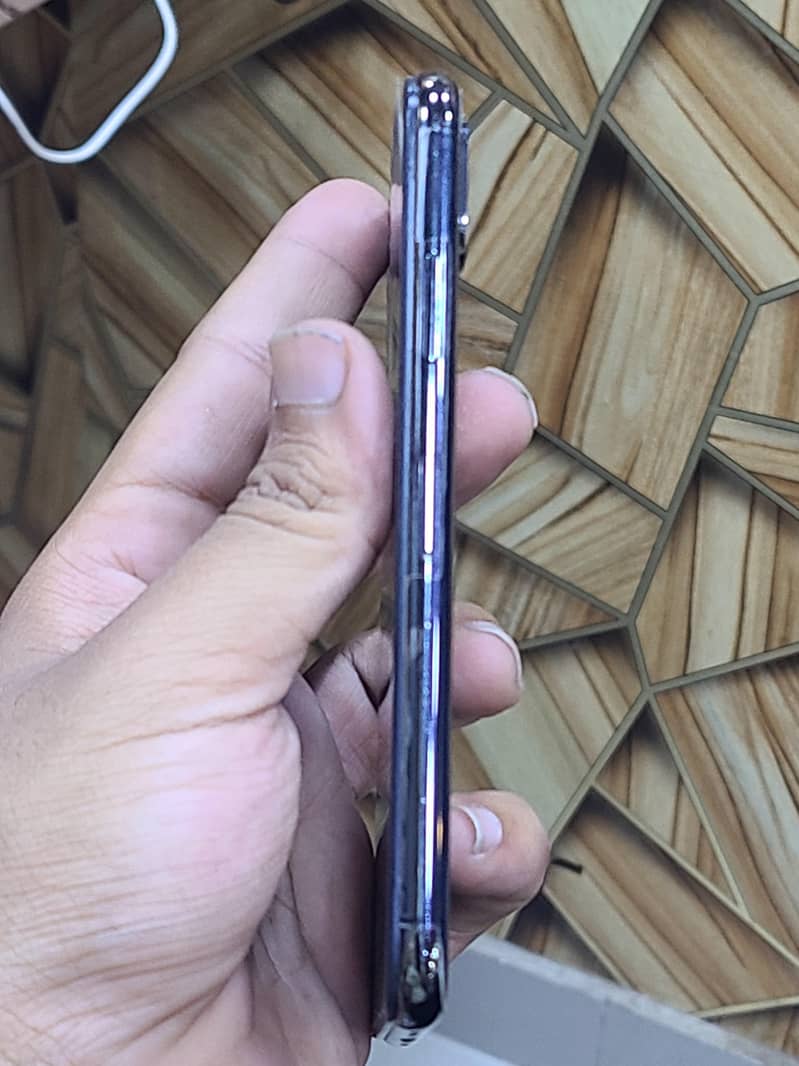 Apple iPhone X 5