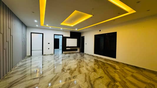 Luxury 1 Kanal House For Rent In Valencia Town