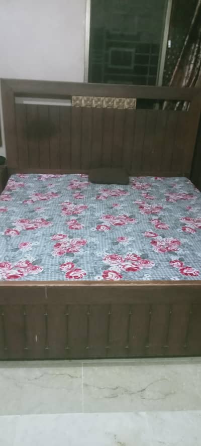 Akhroot wood bed
