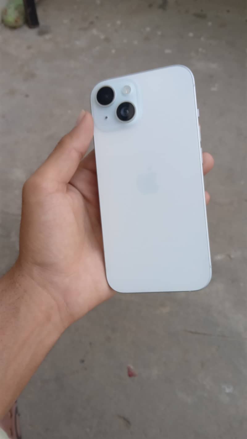 Apple iPhone 15 4