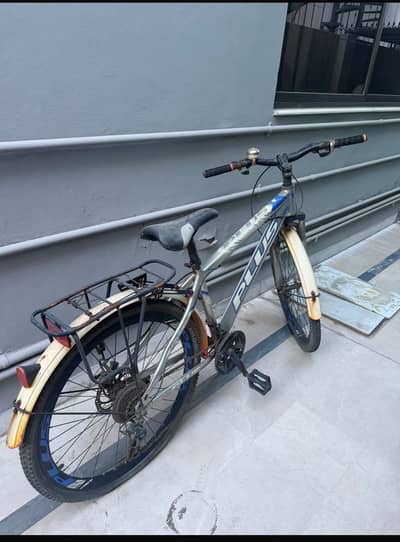 Sports bike with 6 gears