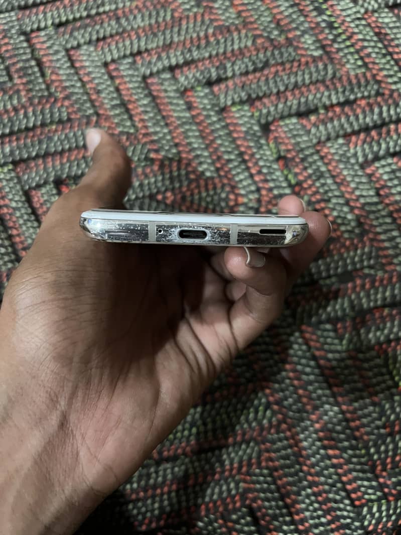 Sharp Aquos R2 1