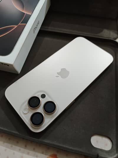 Apple iPhone 16 Pro Max