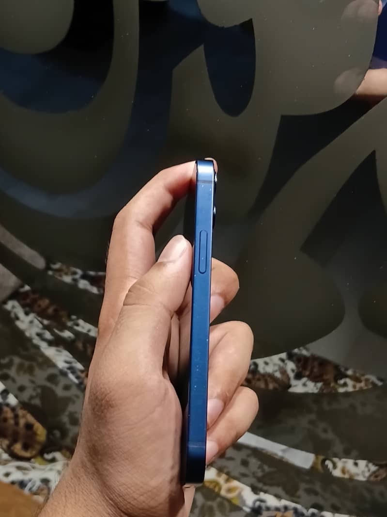 iPhone 12 mini 4