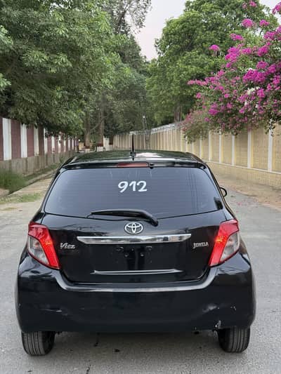 Toyota Vitz 2015