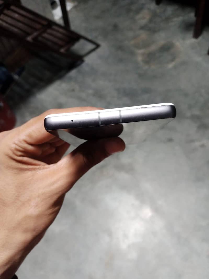 Google Pixel 7a 4