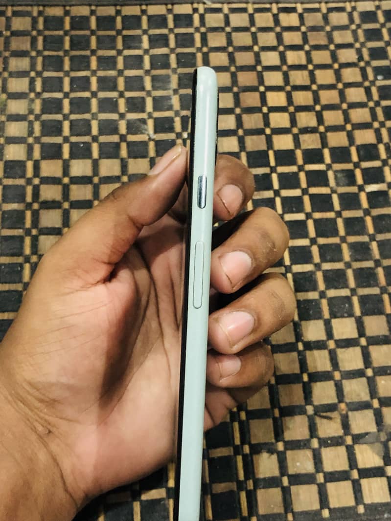 Google Pixel 5 4